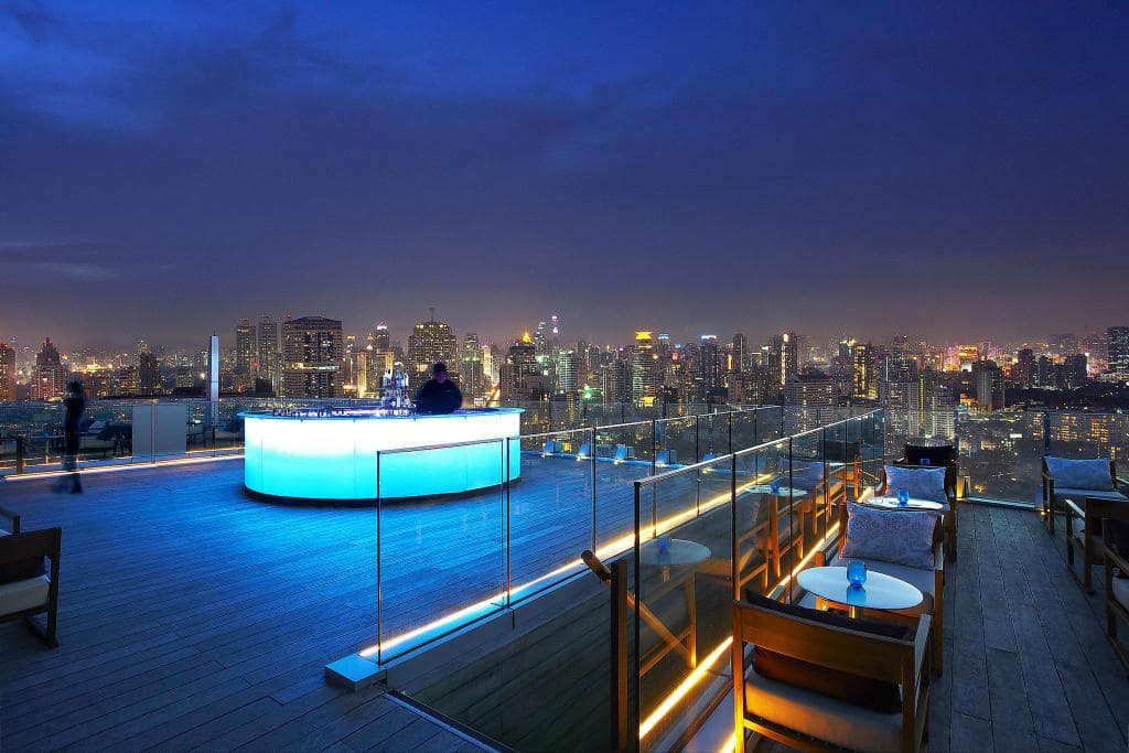 รีวิว!! 12 ที่พักกรุงเทพ มี Rooftop Bar วิวดีราคาไม่แพง เริ่มต้นแค่คืนละ 750 บาท!