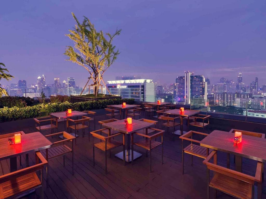 รีวิว!! 12 ที่พักกรุงเทพ มี Rooftop Bar วิวดีราคาไม่แพง เริ่มต้นแค่คืนละ 750 บาท!