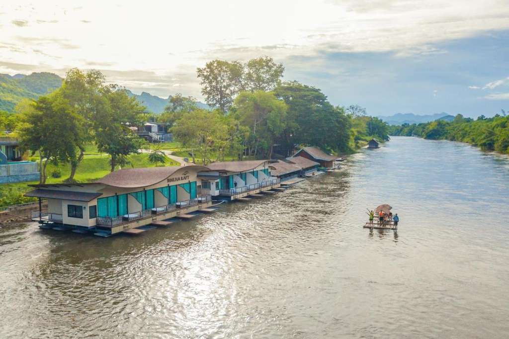 7 พูลวิลล่ากาญจนบุรี ราคาถูก ติดริมแม่น้ำ เริ่มต้นแค่หลังละ 2,680 บาท!