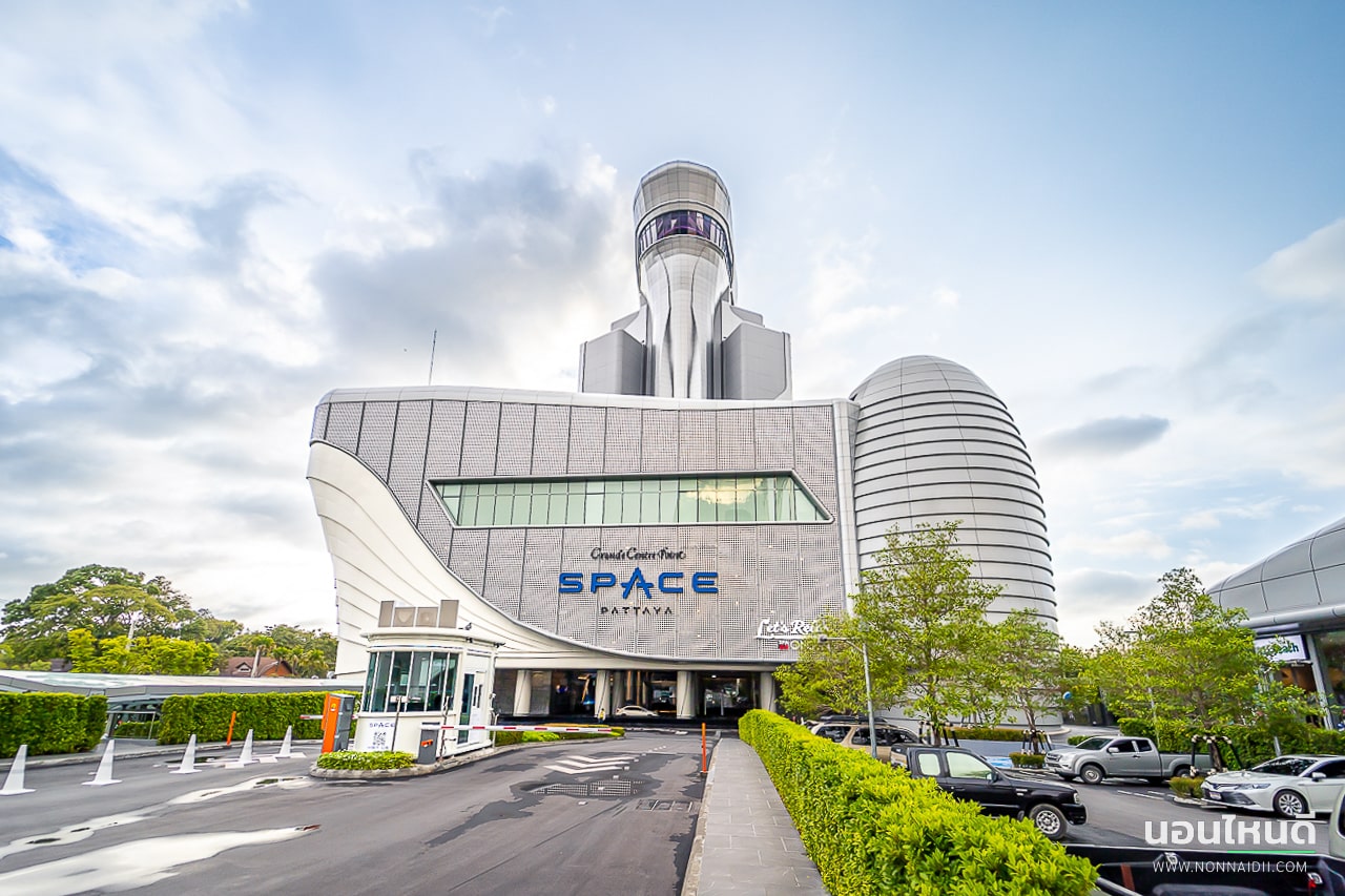 รีวิว!! Grande Centre Point Space Pattaya โรงแรมธีมอวกาศสุดล้ำ พร้อมสวนน้ำแบบจัดเต็มในพัทยา!
