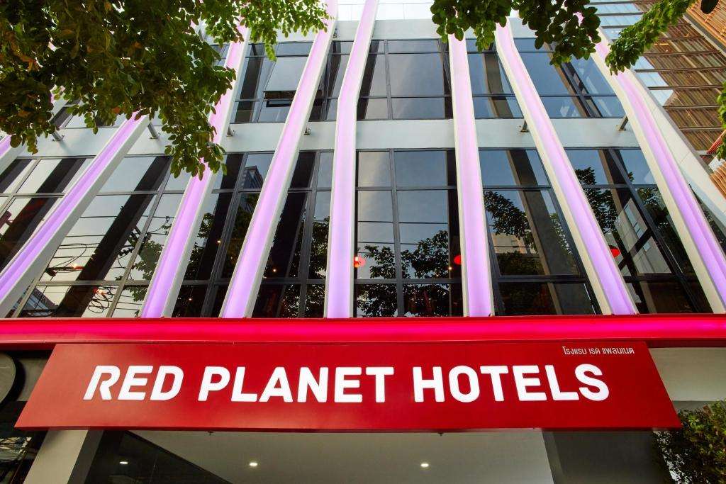 10 โรงแรมแถวถนนสุรวงศ์ ราคาถูก เริ่มต้นแค่คืนละ 540 บาท!