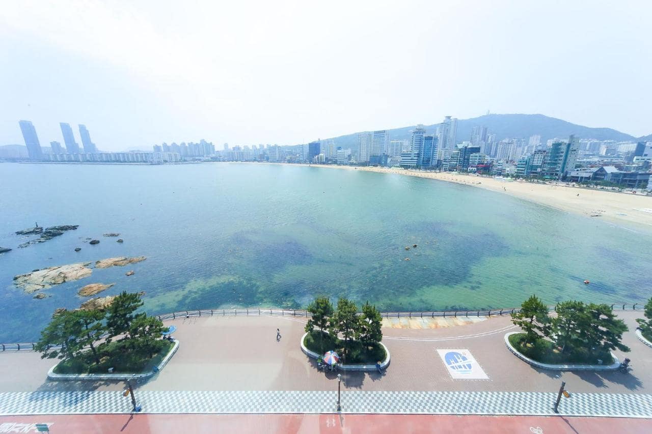 10 ที่พักหาดควางอันลี, ปูซาน มีวิวทะเลสวยๆ เริ่มต้น 1,155 บาท!