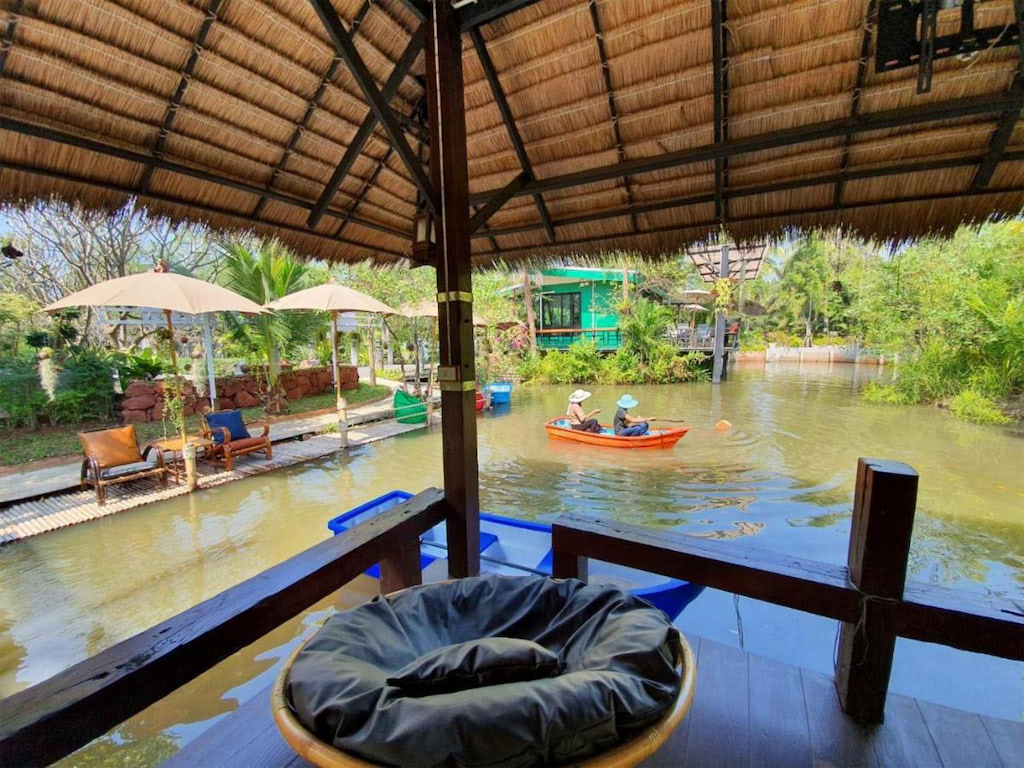 15 ที่พักอัมพวา ดีไซน์สวยๆ ใกล้ตลาดน้ำ พักผ่อนกับธรรมชาติ
